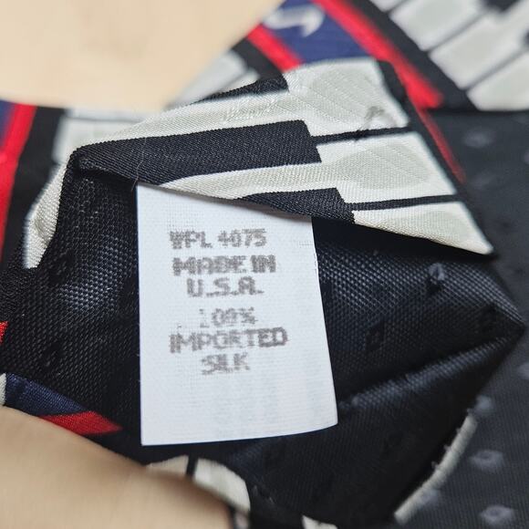 Jazz 100% Silk Necktie Keyboard Music Notes Black White Instrument Piano Gift - Picture 4 of 4